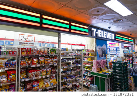 韓國首爾乙支路 3 街站的 7-Eleven 131972351