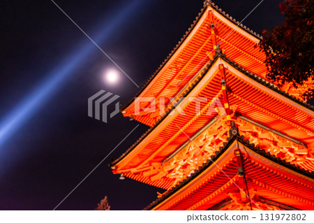 發光三塔 131972802
