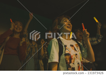 演唱會 直播 女生 131973426