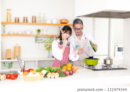 廚房：中年夫婦做飯 131974344