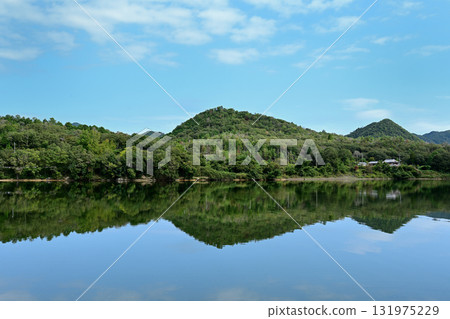 Lake Senjo and the blue sky in Sanda City 131975229