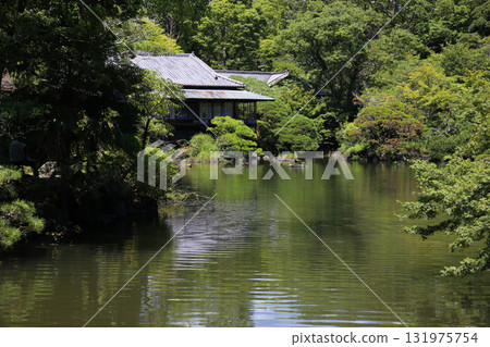 Kusan-jikan and Oshama pond Kusan-jikan and Oshama pond 131975754