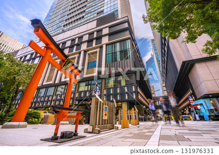 日本東京城市景觀。建築物之間可觀賞日本橋室町和福德神社的景色。最右邊的重建建築物...... 131976331