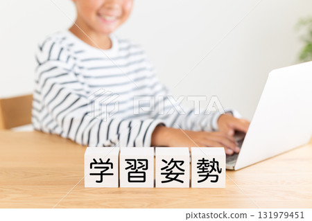 學習姿勢塊和小學生 131979451