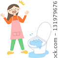 一名婦女因馬桶溢水而陷入困境 131979676
