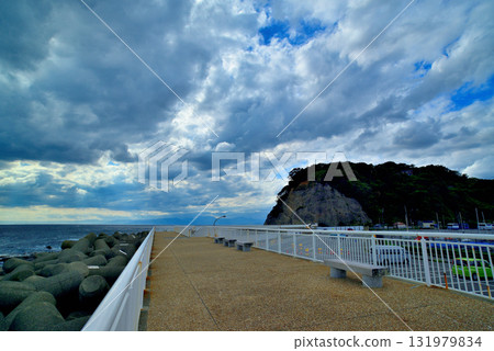 Enoshima, Sagami Bay before the storm seen from Shonan Great Embankment, Nimbostratus Enoshima, Sagami Bay before the storm seen from Shonan Great Embankment, Nimbostratus 131979834