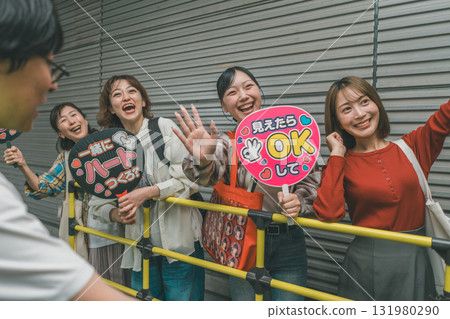 女生 女孩 女性 131980290