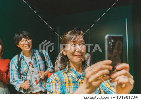 偶像 追星 女生 131981734