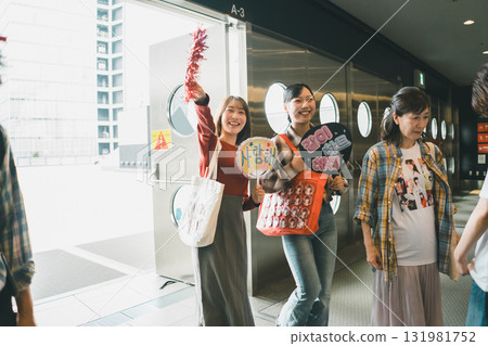 fan, female, lady 131981752