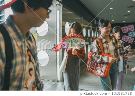 扇子 女生 女孩 131981758