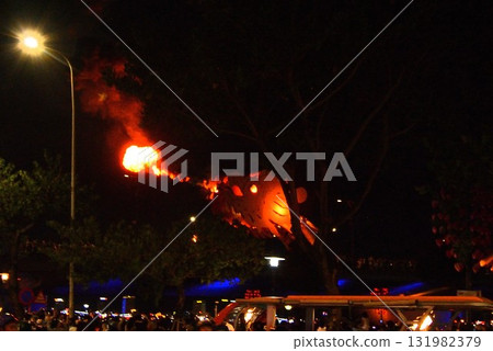 Fire-breathing Dragon Bridge Dragon 131982379