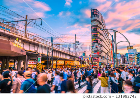 Tokyo cityscape in October. Inbound tourism continues...a threatening number of people...Ueno Station and Ameyoko are bustling with foreign tourists. Tokyo cityscape in October. Inbound tourism continues...a threatening number of people...Ueno Station and Ameyoko are bustling with foreign tourists. 131982742