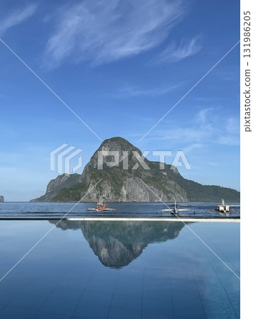 漂浮在海中的島嶼 漂浮在海中的島嶼 131986205