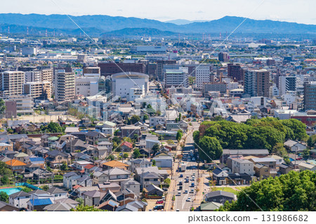 從觀景台眺望小牧山城（愛知縣小牧市） 131986682