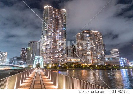 Tokyo: Night view of tower apartments and Harumi Bridge 131987993