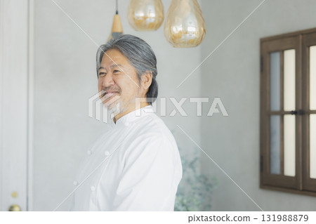 灰髮廚師 灰髮廚師 131988879