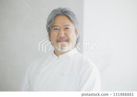 灰髮廚師 131988881