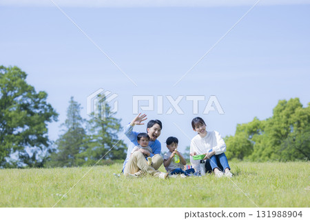 Family having a picnic Family having a picnic 131988904