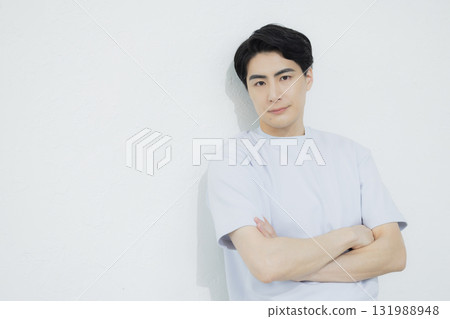 男性肖像 131988948