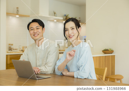 Young couple, computer Young couple, computer 131988966