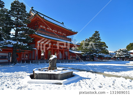 Heian Shrine on a snowy day Heian Shrine on a snowy day 131989031