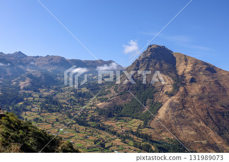 Nice view of the town of Pisac from the ruins with the same name in Cusco. 131989073