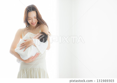 寶貝和媽媽 131989303