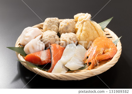 火鍋食材套餐(蝦、鱈魚、鮭魚、魚丸、水餃、麻糬包) 火鍋食材套餐(蝦、鱈魚、鮭魚、魚丸、水餃、麻糬包) 131989382