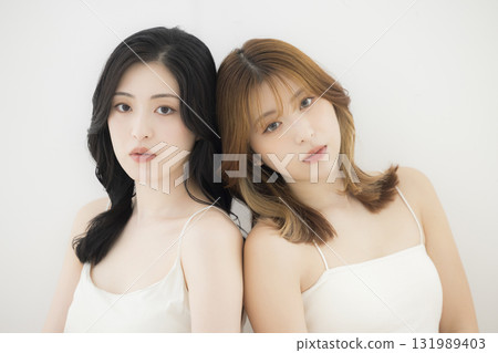 Friendly beauty sister 131989403