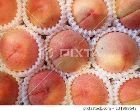 Packed peaches 131989642