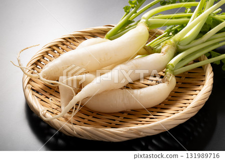 Nijuuka Daikon (Mini Daikon, White Daikon) Nijuuka Daikon (Mini Daikon, White Daikon) 131989716