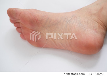 Soles of a woman in her 40s 131990256