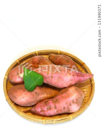 新鮮收穫的紅薯（安諾土豆，垂直構圖） 131990371