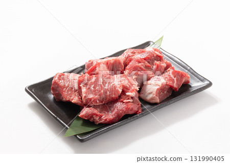 (Domestic Japanese Black Beef) Sendai Beef Shank Meat for Stew 131990405