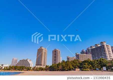 [Tokyo] Odaiba Seaside Park and buildings 131990435