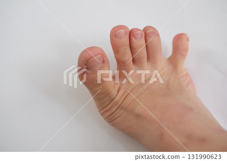 Legs of a woman in her 40s 131990623