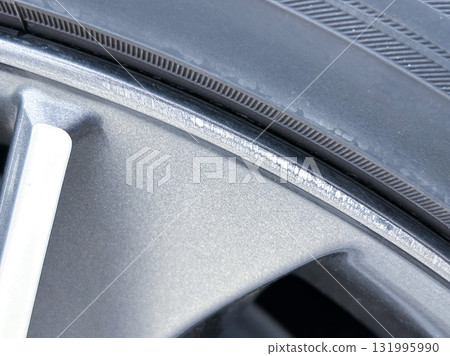 輪圈上的刮痕特寫 131995990