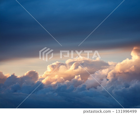 藍色和橙色平靜的早晨天空紋理 藍色和橙色平靜的早晨天空紋理 131996499