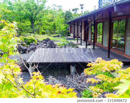 風景如畫、綠樹成蔭的美麗花園 131996672