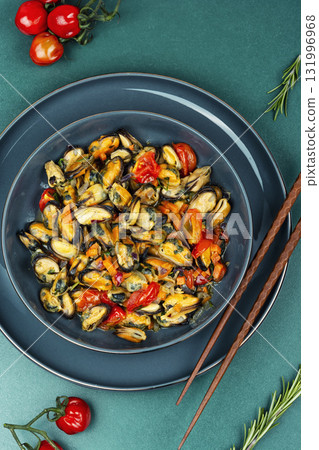 Cooked tasty mussels. 131996968