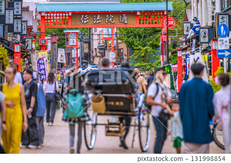 日本東京城市景觀:入境旅遊持續進行…傳邦院街擠滿外國遊客的景象 日本東京城市景觀:入境旅遊持續進行…傳邦院街擠滿外國遊客的景象 131998854