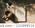晨光、筆記本和咖啡 晨光、筆記本和咖啡 131999514