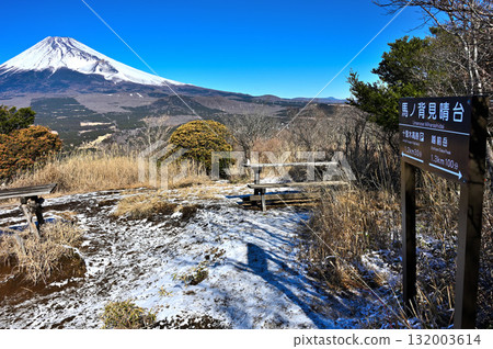 Snow-capped Mount Fuji seen from Mount Echizen in the Aitaka mountain range. An observation deck lined with old benches on the horse's back. Snow-capped Mount Fuji seen from Mount Echizen in the Aitaka mountain range. An observation deck lined with old benches on the horse's back. 132003614