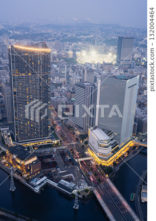 Night view of the buildings from Yokohama Landmark Tower 132004464