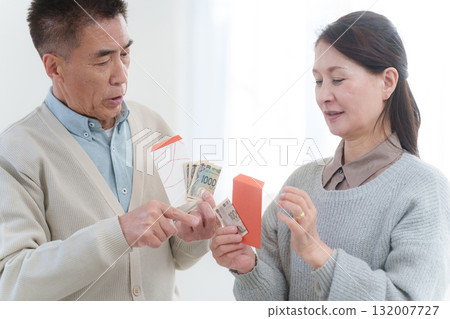 Grandparents giving New Year's gifts to their grandchildren 132007727