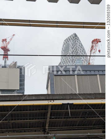The sky from the Shinjuku Station platform The sky from the Shinjuku Station platform 132008389
