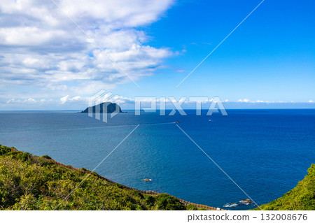 基隆島遠景:群山、峽谷、海洋之間的孤島 基隆島遠景:群山、峽谷、海洋之間的孤島 132008676
