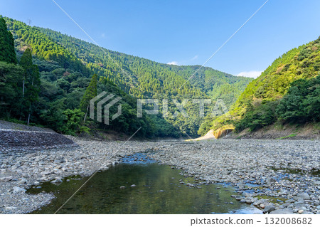 Hitotsuse River and mountain ranges 132008682