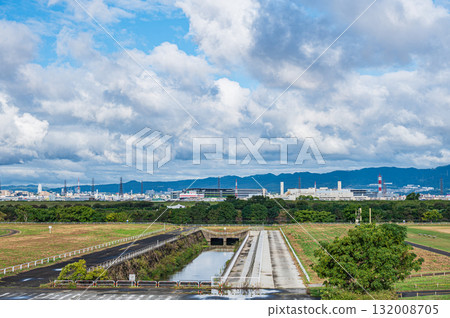 Autumn at Taima Park, Neyagawa City, Osaka Prefecture Autumn at Taima Park, Neyagawa City, Osaka Prefecture 132008705