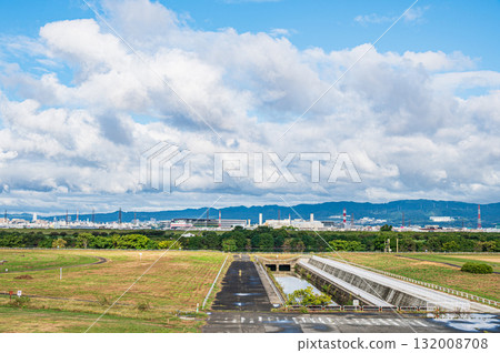 Autumn at Taima Park, Neyagawa City, Osaka Prefecture 132008708